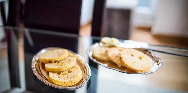 90-Second Microwave Paleo Bread Recipe #paleo #bread #recipe https://paleoflourish.com/microwave-paleo-bread