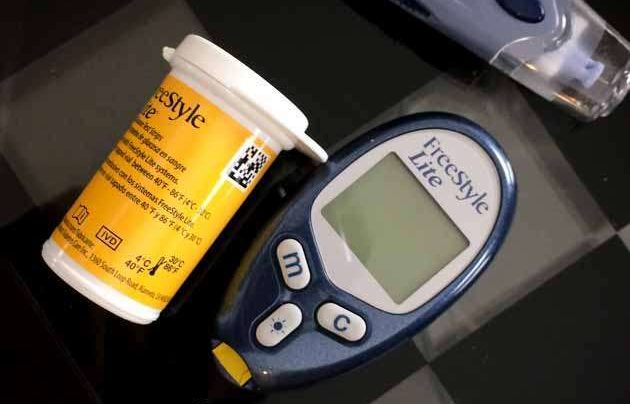 FreeStyle Lite blood glucose meter sugar monitor for diabetes