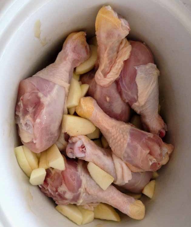Paleo Slow Cooker Honey Apple Chicken Drumsticks Recipe - https://paleoflourish.compaleo-slow-cooker-apple-honey-chicken-drumsticks-recipe