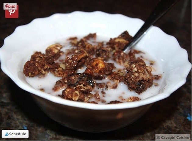 Paleo Cereal Recipe from Cavegirl Cuisine on paleoflourish.com https://paleoflourish.com/40-delicious-paleo-cereal-recipes