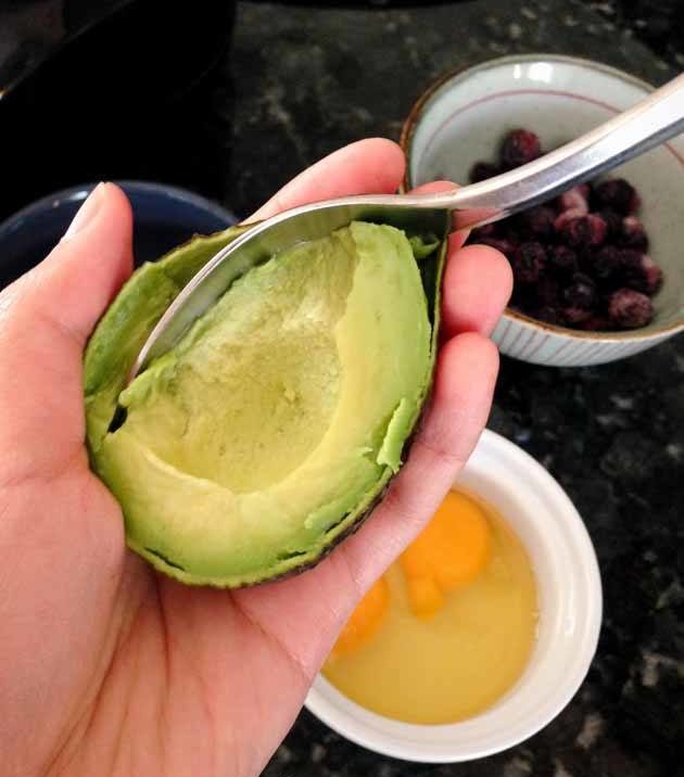 High Protein Raw Egg Shake With Blueberry, Avocado, and Green Tea [Paleo, Dairy-Free] #paleo #recipes #glutenfree https://paleoflourish.com/high-protein-paleo-raw-egg-shake
