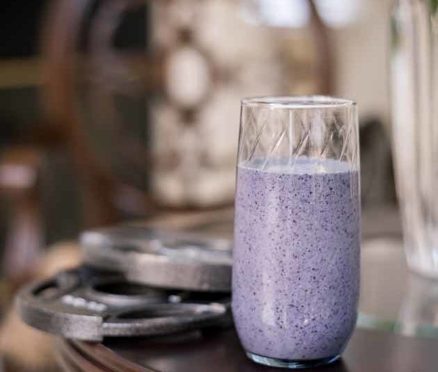 High Protein Raw Egg Shake With Blueberry, Avocado, and Green Tea [Paleo, Dairy-Free] #paleo #recipes #glutenfree https://paleoflourish.com/high-protein-paleo-raw-egg-shake