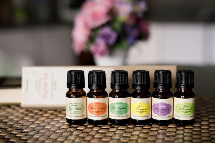 The Beginner's Guide to Essential Oils #eo #paleo #essentialoils https://paleoflourish.com/beginner-guide-essential-oils