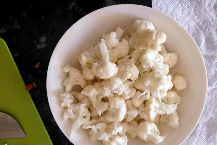 Break the cauliflower into small florets and place into saucepan and replace the lid.