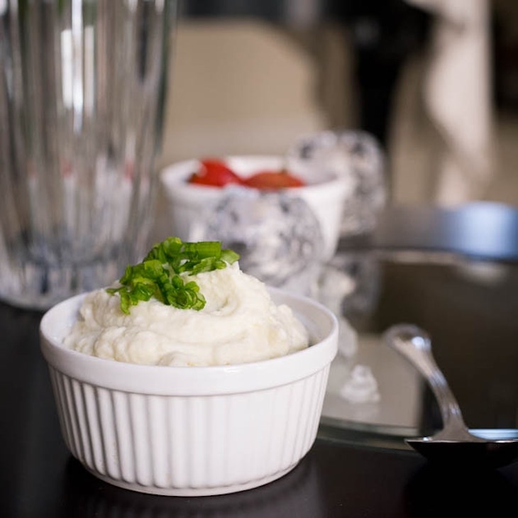 Creamy Paleo Cauliflower Mash Recipe #paleo #recipes #glutenfree https://paleoflourish.com/creamy-cauliflower-mash