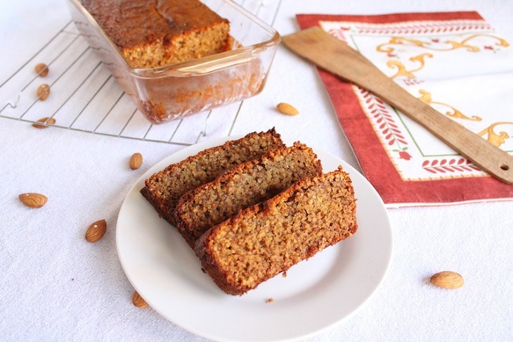 Almond Cake Recipe by Healy Eats Real #paleo #primal #glutenfree #cake #recipes https://paleoflourish.com/paleo-cakes-that-astound