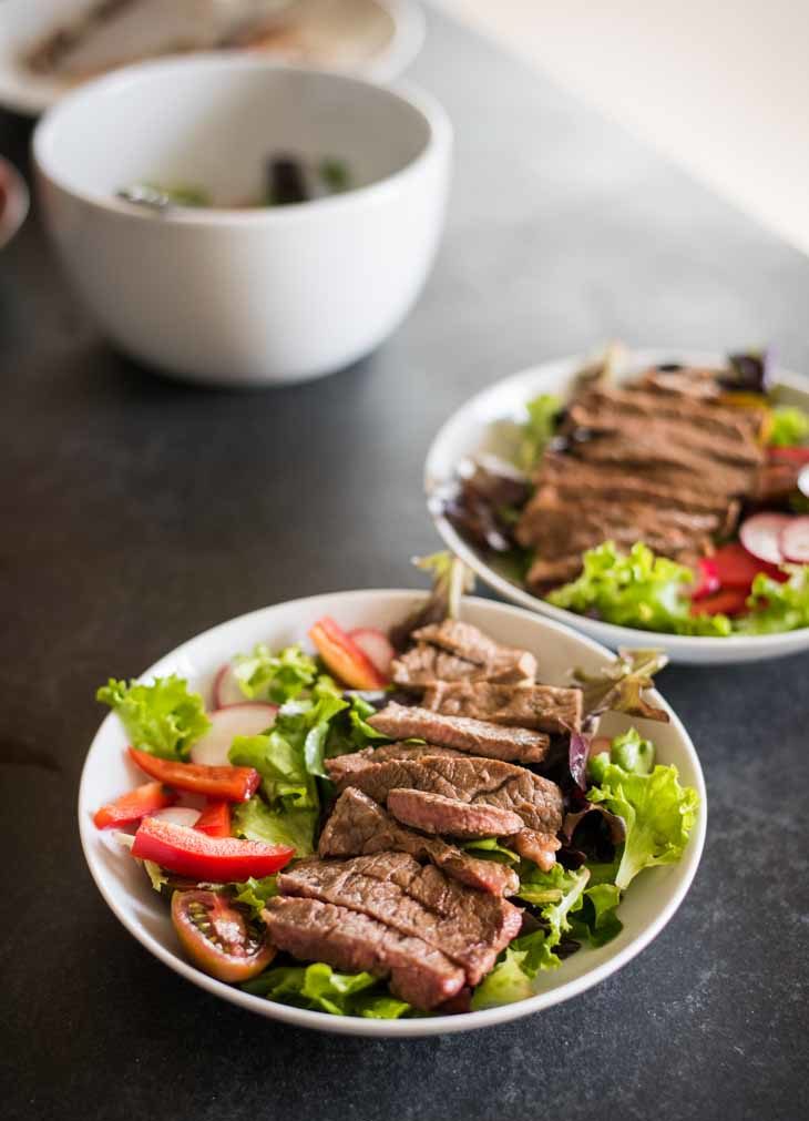 15-Minute Crunchy Steak Salad Recipe #paleo #keto #recipe https://paleoflourish.com/fast-keto-steak-salad-recipe