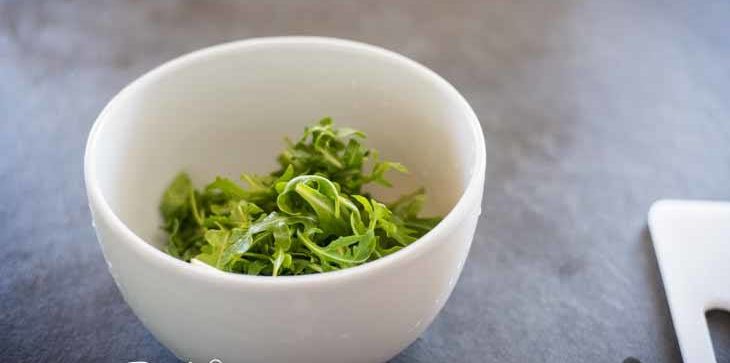 Raspberry Arugula Salad Recipe [Paleo, Keto, AIP] - #paleo #recipe #aip #keto https://paleoflourish.com/raspberry-arugula-salad-recipe