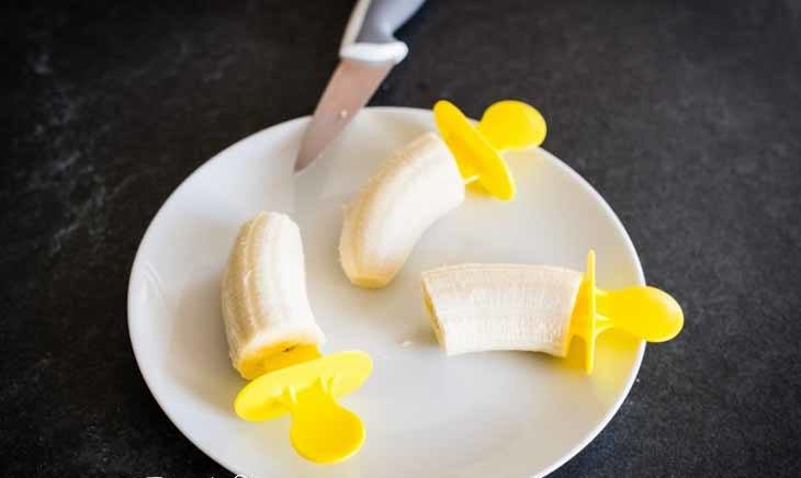 Paleo Frozen Bananas Dipped In Chocolate #paleo #recipes - https://paleoflourish.com/paleo-frozen-bananas-dipped-in-chocolate