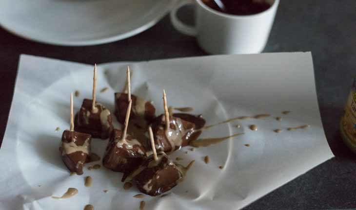 Paleo Chocolate Tahini Dipped Apple Pieces #paleo #dessert #recipes - https://paleoflourish.com/paleo-chocolate-tahini-dipped-apple-pieces