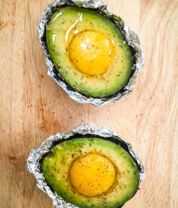 Easy Breakfast Baked Egg in Avocado Recipe [Paleo, Keto] #paleo #keto #recipes - https://paleoflourish.com/baked-egg-in-avocado-recipe