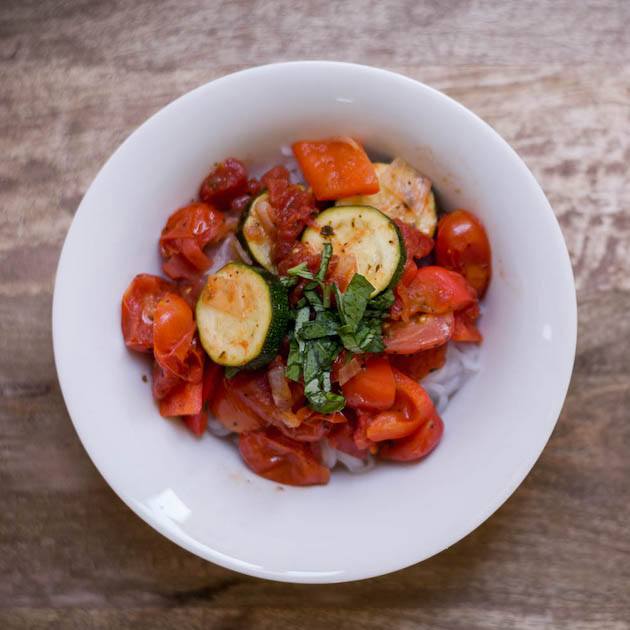 Easy shirataki noodle Spaghetti with Tomato Sauce #paleo #recipes #glutenfree https://paleoflourish.com/easy-spaghetti-with-tomato-sauce