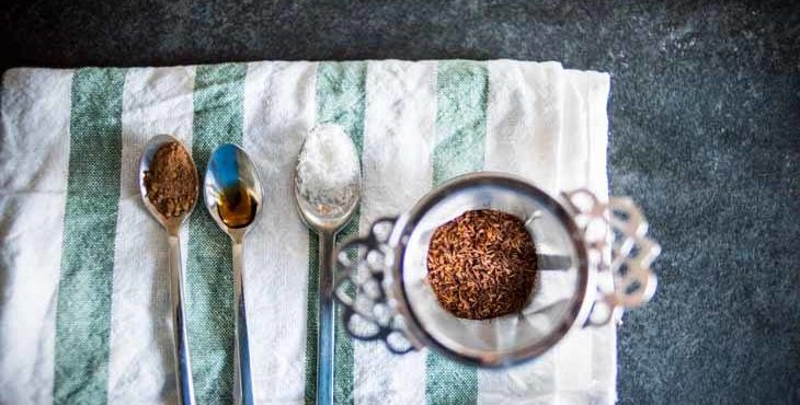 Homemade Vanilla Chocolate Rooibos Tea Recipe - Pinterest #paleo #tea #recipe #rooibos https://paleoflourish.com/vanilla-chocolate-rooibos-tea-recipe