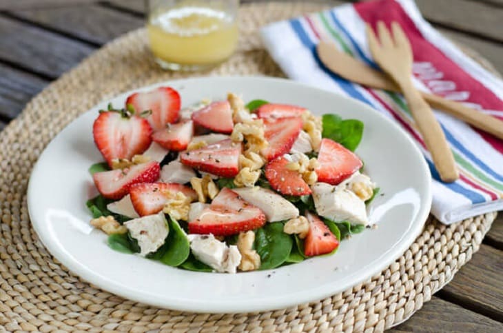 Chicken Salad with Spinach and Strawberries