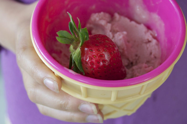 Baked Strawberry Rhubarb Ice Cream