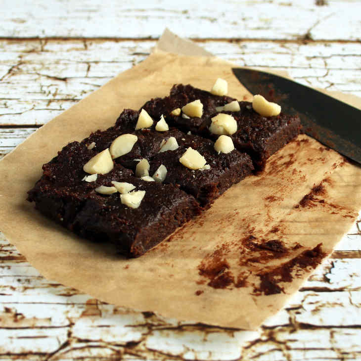 Paleo Chocolate Raw Brownie Bites Recipe #paleo https://paleoflourish.com/paleo-chocolate-raw-brownie-bites-recipe