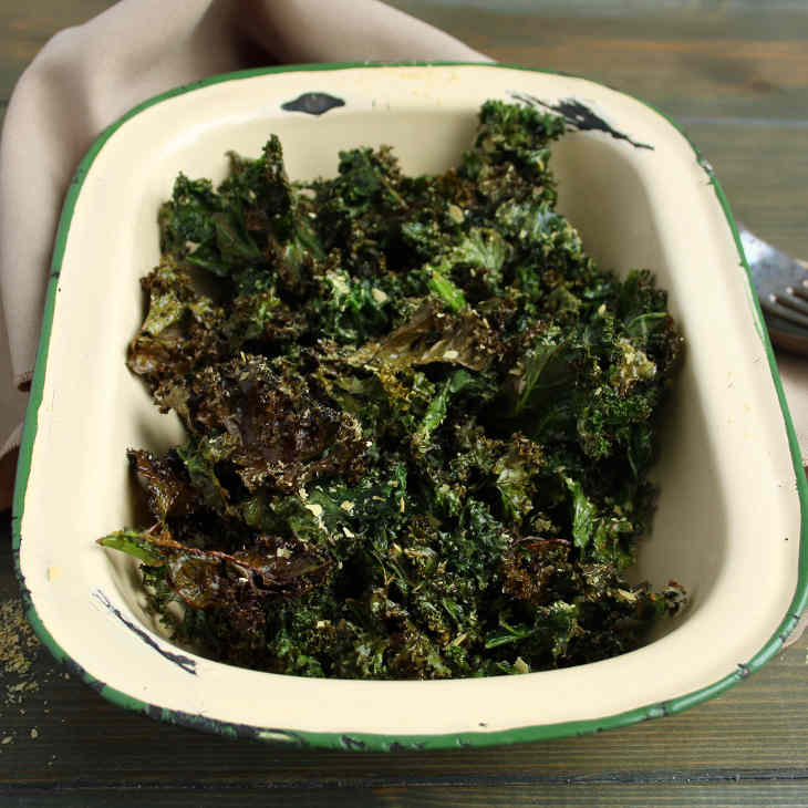 Paleo ‘Parmesan’ Kale Chips Recipe #paleo https://paleoflourish.com/paleo-parmesan-kale-chips-recipe