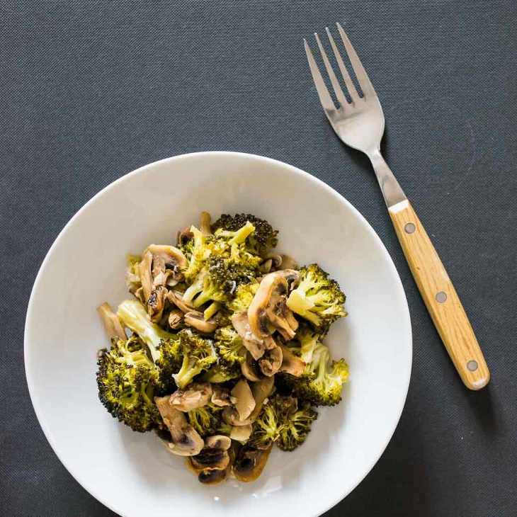 Paleo Roasted Garlic Broccoli with Mushroom #paleo https://paleoflourish.com/paleo-roasted-garlic-broccoli-mushroom