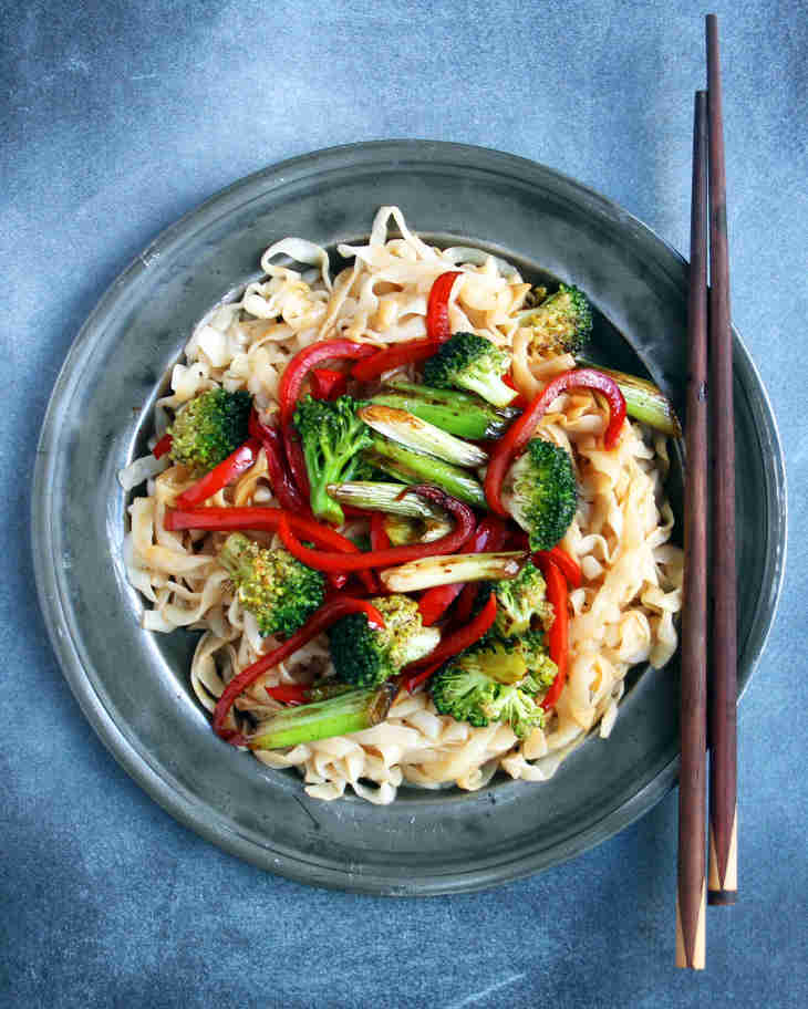 Paleo Vegetable Chow Mein Recipe #paleo https://paleoflourish.com/paleo-vegetable-chow-mein-recipe