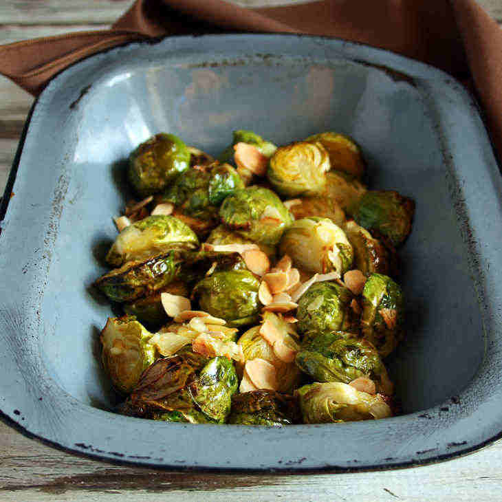 Paleo Garlic-Roasted Brussels Sprouts with Toasted Almonds 