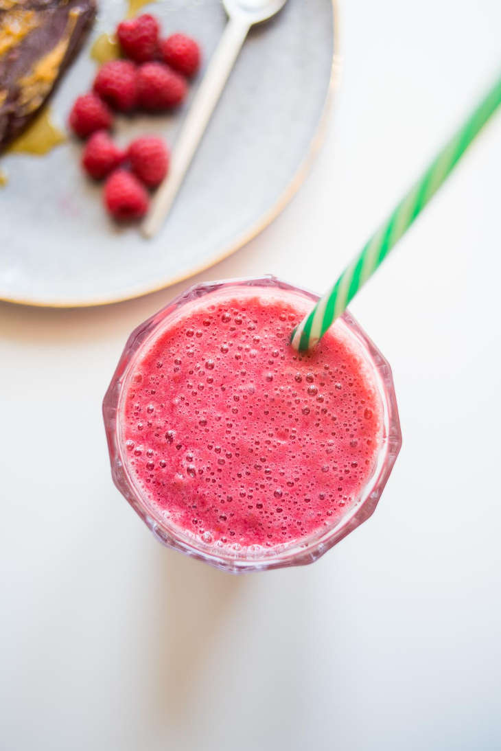 Paleo Raspberry Milk Smoothie Recipe #paleo https://paleoflourish.com/paleo-raspberry-milk-smoothie-recipe