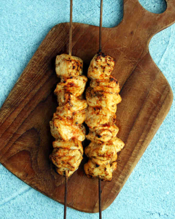 Paleo Chicken Souvlaki Recipe and Tzatziki Sauce #paleo https://paleoflourish.com/paleo-chicken-souvlaki-recipe-tzatziki-sauce
