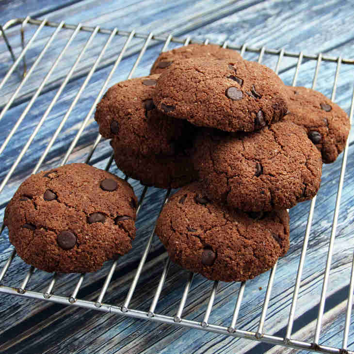Paleo Double Chocolate Chip Cookies Recipe #paleo https://paleoflourish.com/paleo-double-chococlate-chip-cookies-recipe
