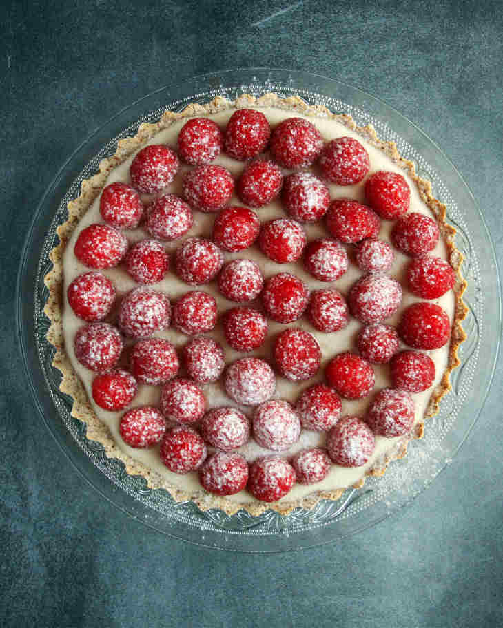 Paleo Raspberry Tart Recipe #paleo https://paleoflourish.com/paleo-raspberry-tart-recipe