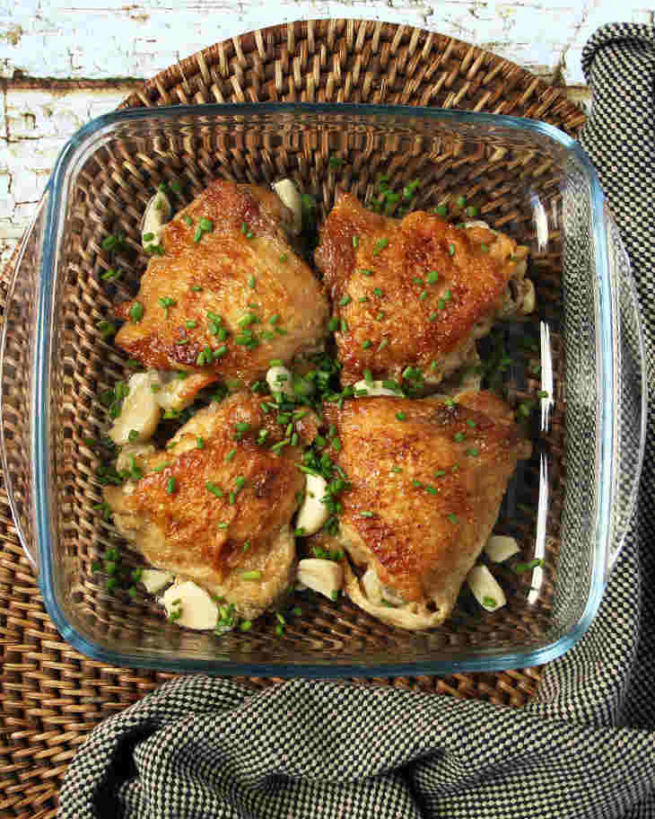 Paleo Slow Cooker Garlic Chicken Recipe #paleo https://paleoflourish.com/paleo-slow-cooker-garlic-chicken-recipe