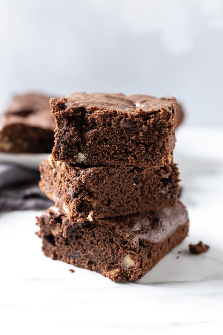 Paleo Chocolate Walnut Brownies Recipe #paleo #recipe https://paleoflourish.com/paleo-chocolate-walnut-brownies-recipe/
